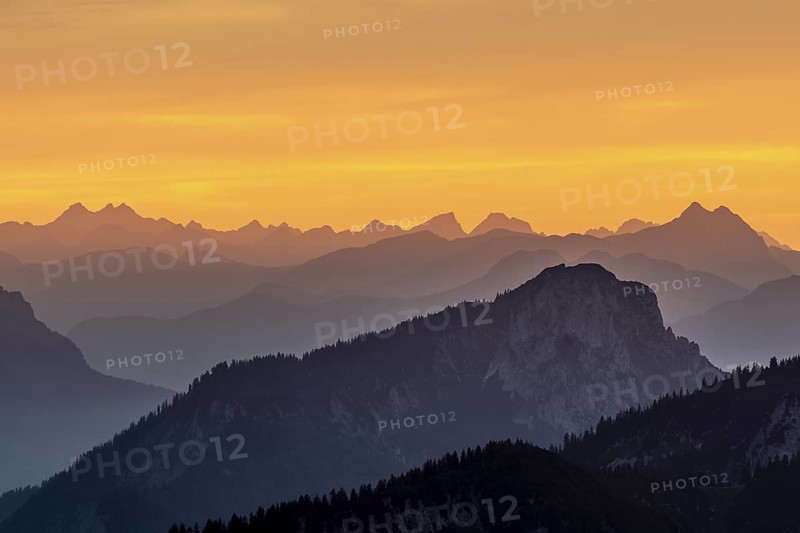 View at sunset from the summit of Zwiesel to the Chiemgau Alps with the Hörndlwand and to Karwendel, Chiemgau, Bavaria, Germany