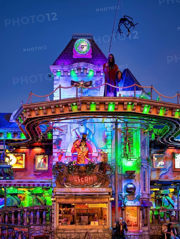 Haunted Mansion, neon lighting, blue hour, Cannstatter Wasen, funfair, spring festival, folk festival, blue hour, Bad Cannstatt, Stuttgart, Baden-Württemberg, Germany