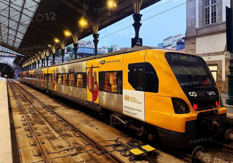 Porto Sao Bento railway station, regional train in the station concourse, Porto, Portugal