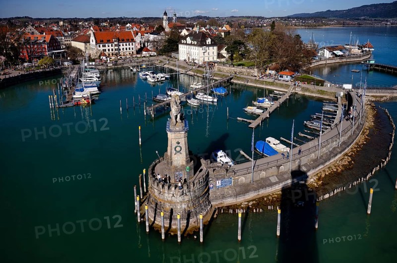 View from New Lighthouse to harbour entrance, harbour, yachts, boats, Bavarian Lion, old town, Lindau, Bavaria, Lake Constance, Germany