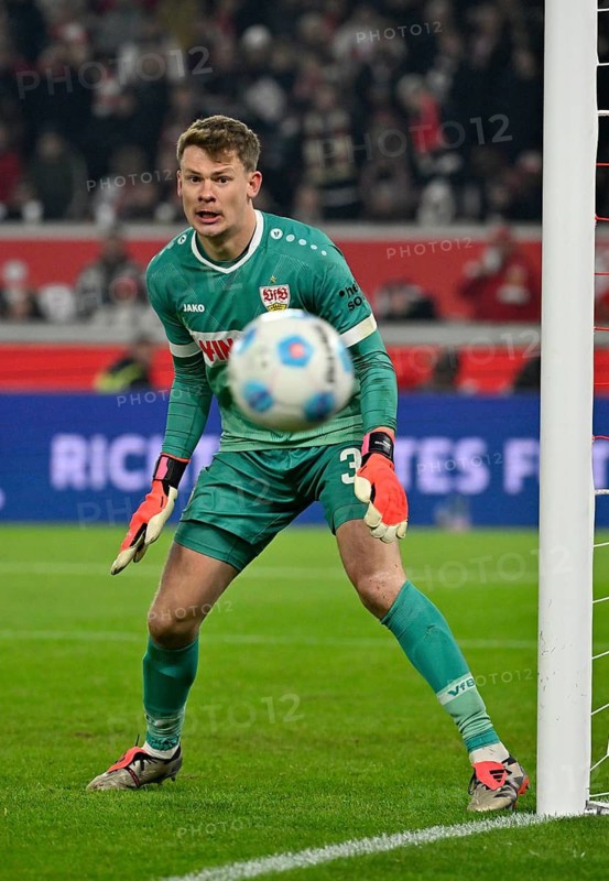 Goalkeeper Alexander Nübel VfB Stuttgart (33) looks after the ball, MHPArena, MHP Arena Stuttgart, Baden-Württemberg, Germany