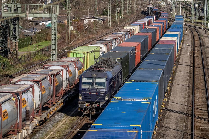 Container trains in the freight yard, so-called installation tracks in Duisburg-Rheinhausen, freight trains are parked here for a short time in front of continuing their journey, either to the trimodal terminal in Logport Duisburg or from there to distant destinations, such as China, as part of the new Silk Road, North Rhine-Westphalia, Germany