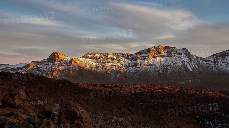 Mirador El Tabonal Negro, mountain landscape at sunset, snow-capped peaks in reddish light, Teide National Park, Teide National Park, volcano, volcanism, UNESCO World Heritage Site, Tenerife, Canary Islands, Spain