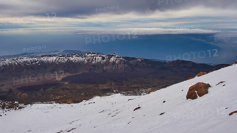 Caldera, far-reaching view of snow-capped mountains and wide skies, Teide, Parque Nacional del Teide, Teide National Park, volcano, volcanism, UNESCO World Heritage Site, Tenerife, Canary Islands, Spain