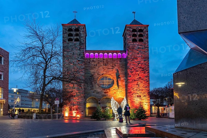 The Catholic parish church of St. Katharina in Unna at Änddämmerung, North Rhine-Westphalia, Germany