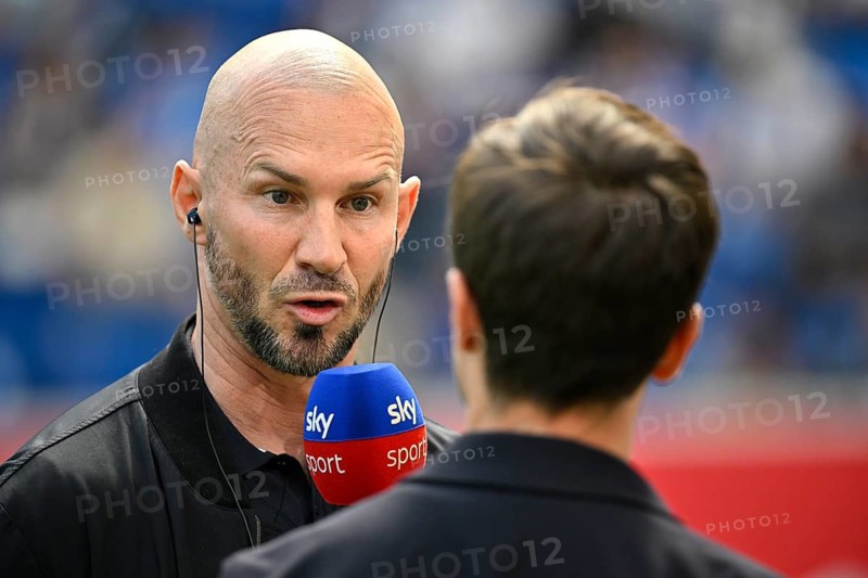 Coach coach Christian Ilzer TSG 1899 Hoffenheim interviewed microphone Mikro Logo SKY soccer Bundesliga, PreZero Arena, Sinsheim, Baden-Württemberg, Germany