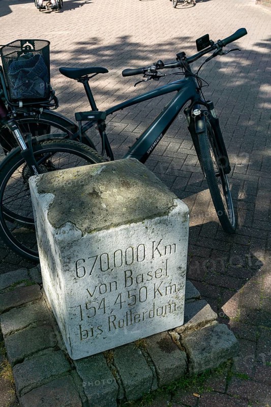Rhine promenade in Rees, historical kilometre stone, milestone, signpost, Rhine kilometre, North Rhine-Westphalia, Germany