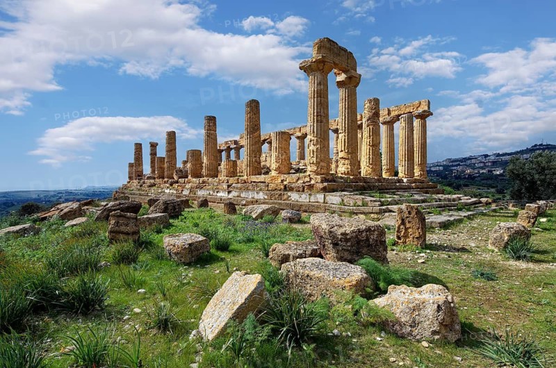 Doric Temple, Temple of Juno, also Temple of Hera Lacinia, 460 and 450 BC, originally had a peristasis or ring of 6 × 13 columns, four-tiered substructure, Valley of the Temples (Valle dei Templi) Unesco World Heritage Site near Agrigento, Sicily, Mediterranean Sea