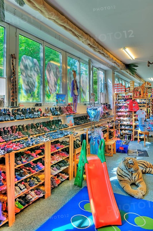Children's shoes, children's clothing, shop, retail, shoe trade, fashion, shopping