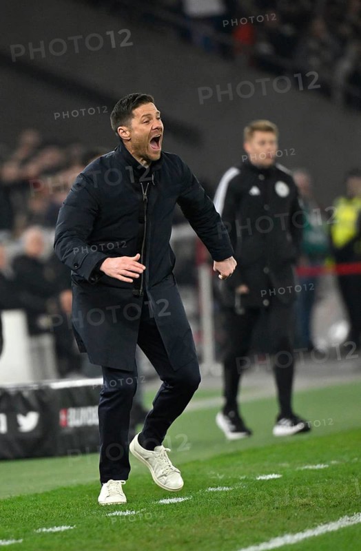 Coach Xabi Alonso Bayer 04 Leverkusen on the sidelines Gesture Gesture MHPArena, MHP Arena Stuttgart, Baden-Württemberg, Germany