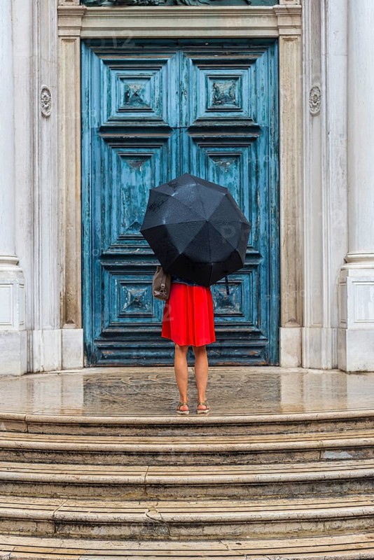 Tourist in the rain, colourful, weather, bad weather, rainy, umbrella, holiday, city trip, tourism, Venice, Italy