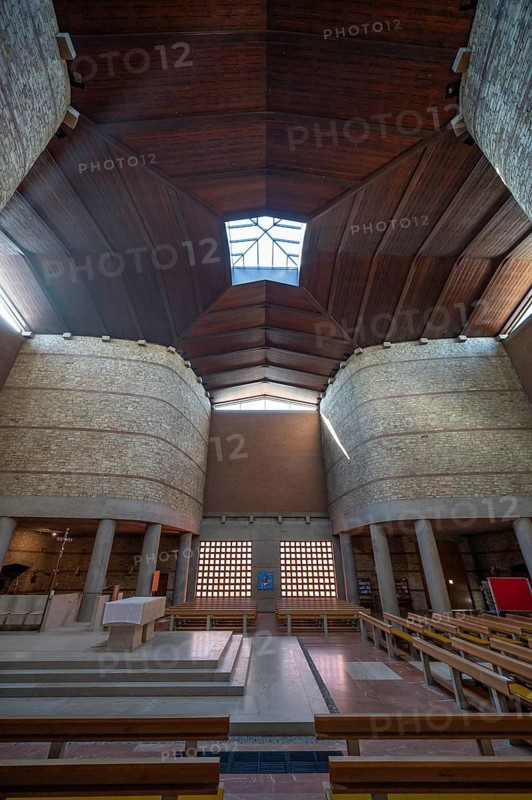 Interior of the Heilig Kreuz Church, opened in 1964, Jahnstr. 41, Weißenburg, Middle Franconia, Bavaria, Germany