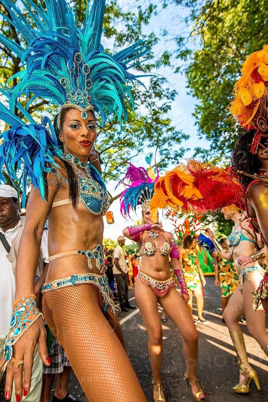 Brasilianische Sambaband beim internationalen Karneval auf den Seychellen in Victoria, Mahe, Republik Seychellen, Indischer Ozean