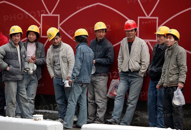 Beijing, CHN, 19.02.09 - Construction workers take a break at a construction site in Beijing, CHINA