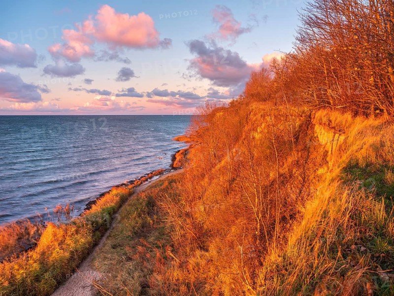 Natural coastal landscape on the Baltic Sea in the last evening light, glowing pink clouds, view of the sea from the cliffs, Hohen Wieschendorf Huk, near Wismar, Mecklenburg-Western Pomerania, Germany