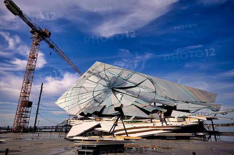 Crane, stage, open-air stage, broken mirror, craftsman in front, construction work, for the opera La Traviata, Seebühne, Bregenz Festival, Bregenz, Vorarlberg, Lake Constance, Austria