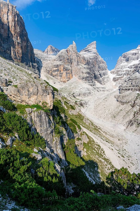 Mountain valley, Castelletto Superiore and Cima Sella peaks, back Scharte Bocca di Tuckett, Brenta Mountains, Brenta, Brenta-Adamello Natural Park, Trentino, Italy