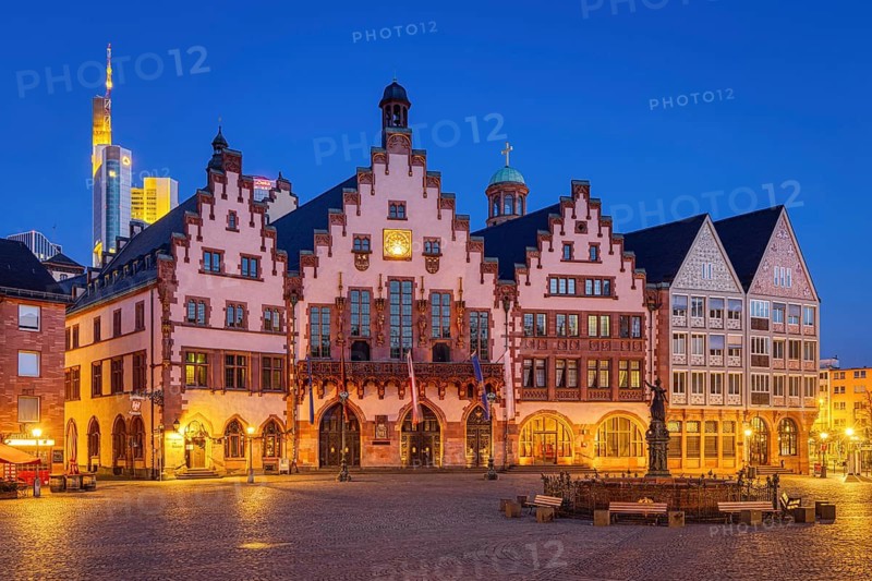 The lights on Römerberg in Frankfurt am Main glow in the morning, Frankfurt am Main, Hesse, Germany