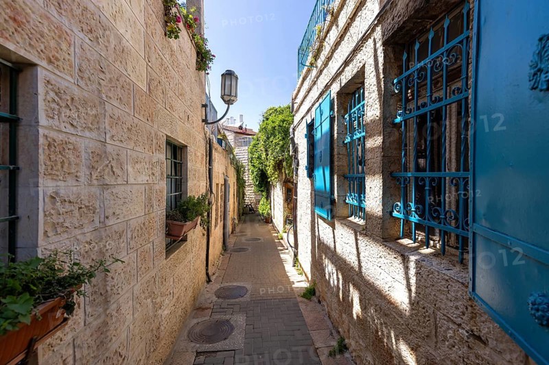 Israel, Jerusalem old narrow streets of Nahlaot historic center with many small synagogues