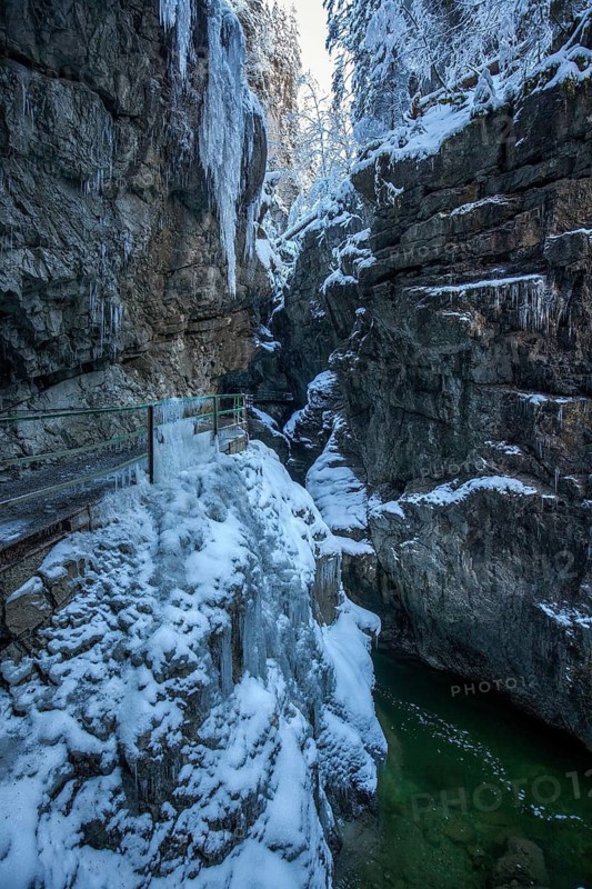 Winter, snowy landscape, icicles, hiking trail through the Breitachklamm gorge near Oberstdorf, Oberallgäu, Allgäu, Bavaria, Germany
