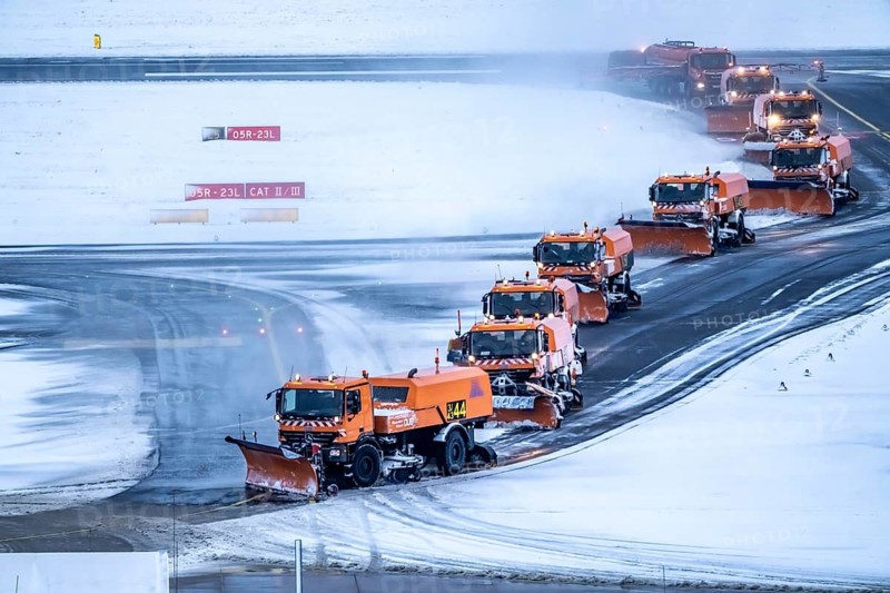 The onset of winter in North Rhine-Westphalia, flight operations are maintained at Düsseldorf Airport with great effort, the taxiways and runway are being freed from snow and ice with many clearing vehicles, North Rhine-Westphalia, Germany