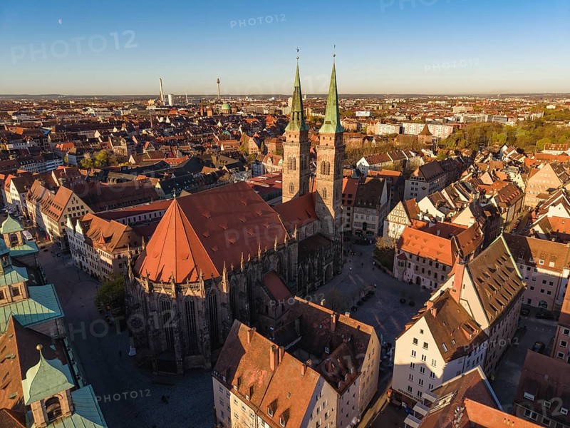 Aerial view of Nuremberg's old town with the spires of St. Sebaldus Church, Kaiserburg Castle on the left, Nuremberg, Middle Franconia, Bavaria, Germany