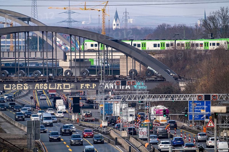 Traffic jam on the A43 motorway near Herne, heading north, in front of the barrier system, the vehicles heavier than 3.5 t stop and are then diverted, behind the barrier there is a dilapidated bridge across the Rhine-Herne Canal, which must be renewed, heavy vehicles must not pass through the bridge, railway bridges, public transport train, North Rhine-Westphalia, Germany