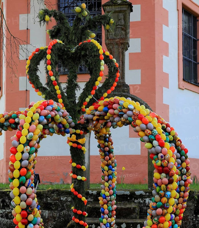 Customs, Easter fountain, at the church of St George in Pfaffendorf, Altenkunstadt, district of Lichtenfels, Franconian Switzerland, Upper Franconia, Bavaria, Germany