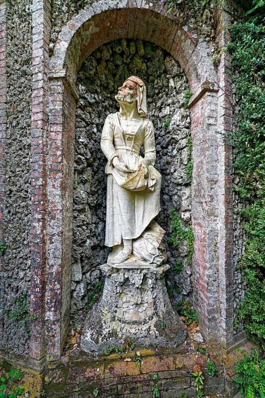 Old woman, farmer sowing seeds, allegory of the simple life, niche figure, rococo, park or garden of Villa Garzoni, Giardino Garzoni, Collodi, Pescia, province Pistoia, Tuscany, Italy