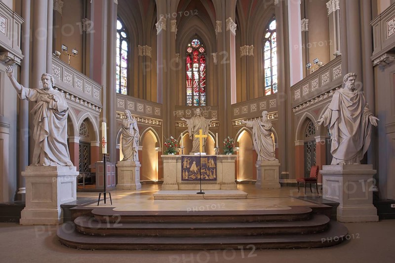 Altar room with four evangelists and Jesus sculptures, apostle statues on pedestal, market church, stone sculptures, interior view, Wiesbaden, Taunus, Hesse, Germany