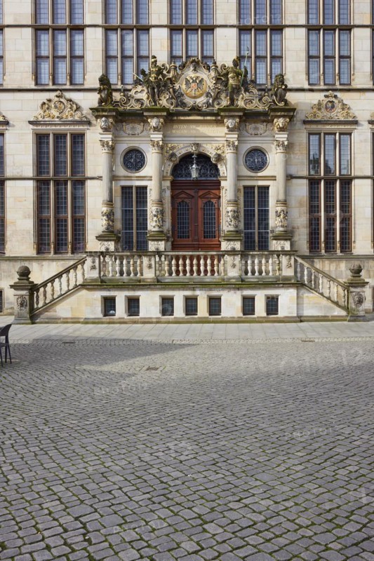 Entrance to the Schütting, the Chamber of Industry and Commerce IHK for Bremen and Bremerhaven on the market square in Bremen, Hanseatic City, State of Bremen, Germany