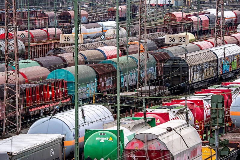 The Hagen-Vorhalle marshalling yard is one of the 9 largest in Germany, it is located on the Wuppertal-Dortmund railway line and has 40 directional tracks on which freight trains of all types are assembled, North Rhine-Westphalia, Germany