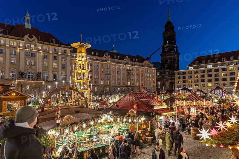 Large pyramid at the Striezelmarkt Christmas market on the Altmarkt in Dresden, in the background the Kreuzkirche, Saxony, Germany