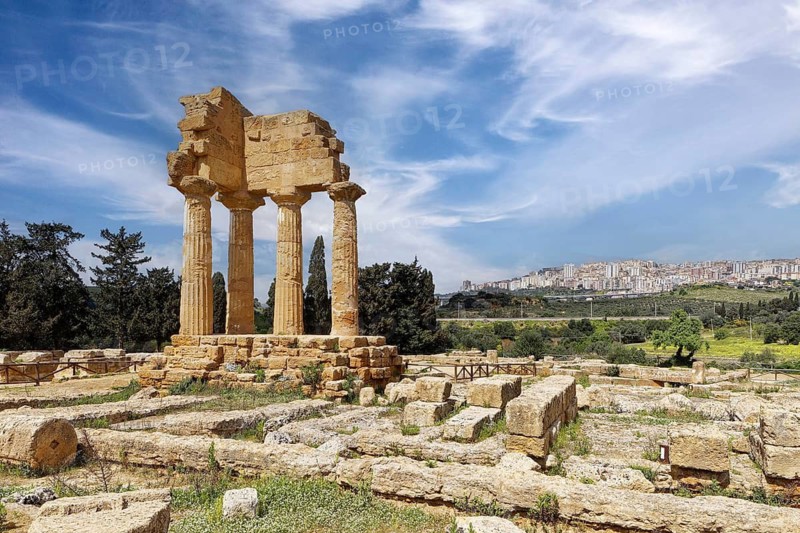 Ruin, temple of the Dioscuri, also temples of Castor and Pollux, 480 and 460 BC, reconstruction, landmark, Valley of the Temples, Valle dei Templi, UNESCO World Heritage Site, Agrigento, Sicily, Italy, Mediterranean
