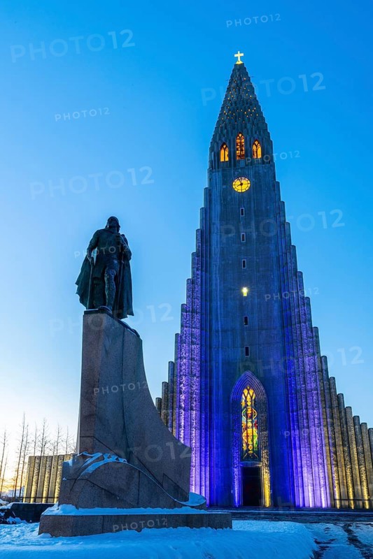 Leif Eiriksson statue in front of Hallgrímskirkja, Evangelical Lutheran parish church of the Icelandic State Church, blue hour, winter, Reykavik, Iceland, Scandinavia