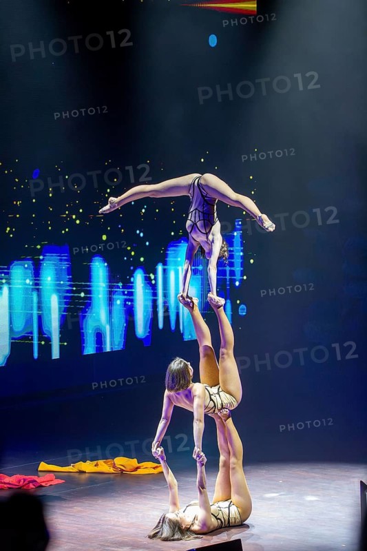 Rose garden Mannheim: Award Night 2024 / Rhine-Neckar Sports Award. Image: Performance by the Ukrainian sports acrobatics trio TRIO THREE G
