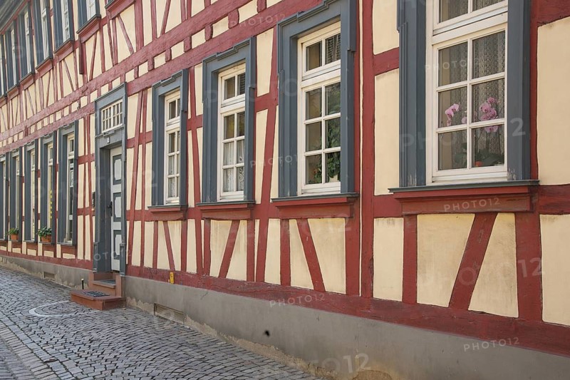 Hof Langwerth von Simmern, half-timbered house, house façade with row of windows and front door, shutters, vanishing point, series, Eltville, Rheingau, Taunus, Hesse, Germany