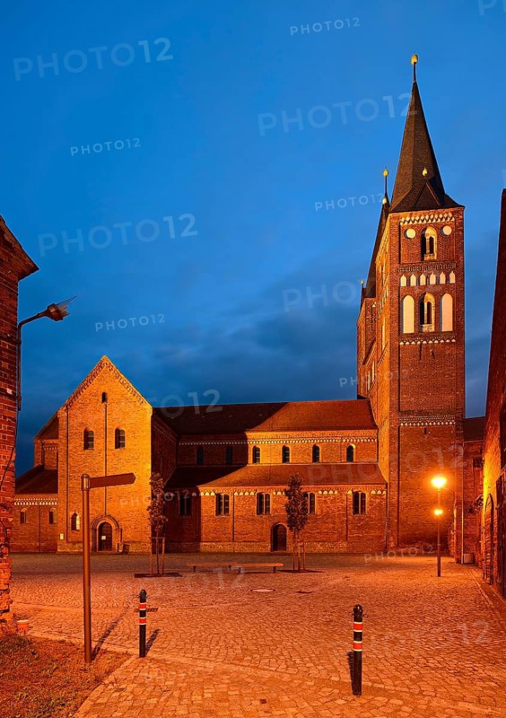 Jerichow monastery church, the oldest brick church in northern Germany, night shot, Jerichow, Saxony-Anhalt, Germany