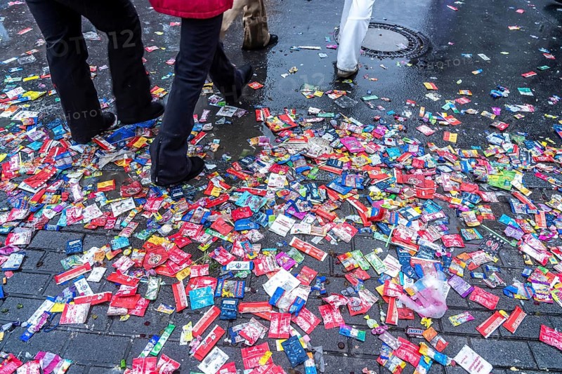Rose Monday procession in Düsseldorf, remains of camels, confetti, various carnival trash, stuck on the roads along the train path after heavy rainfall, remnants of the procession, North Rhine-Westphalia, Germany