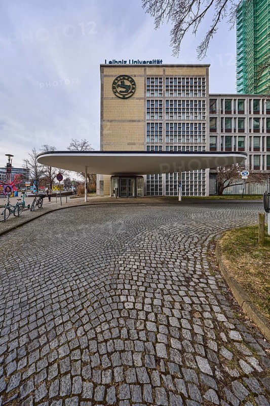 Continental Tower, architects Werner Dierschke and Ernst Zinsser, Gottfried Wilhelm Leibniz Universität Hannover, listed building, entrance area, roofing, 1950s, access road, cobblestones, diffuse light, pale blue cloudy sky, Brühlstraße, Hannover, state capital, Hannover region, Lower Saxony, Germany