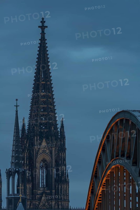Cologne Cathedral and the Hohenzollern Bridge illuminated with LED lights, Cologne, North Rhine-Westphalia, Germany