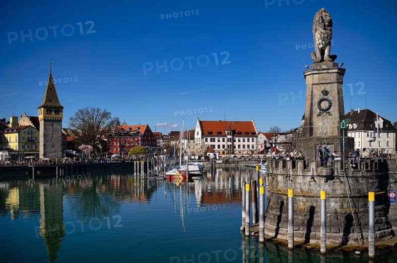 Mangturm, tax office, Bavarian Lion, harbour entrance, Lindau, Bavaria, Lake Constance, Germany