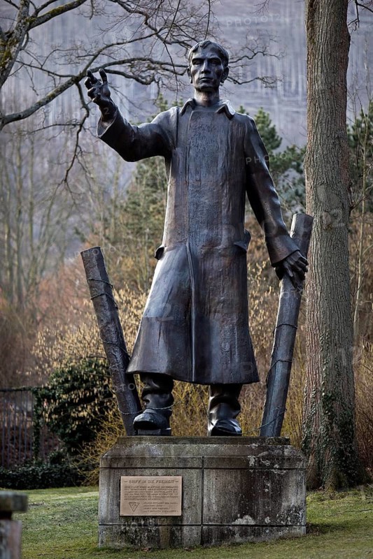 Statue entitled Griff in die Freiheit by Prof Fritz Theilmann, commissioned by the Association of German Returnees, Prisoners of War and Missing Persons, Goslar, Lower Saxony