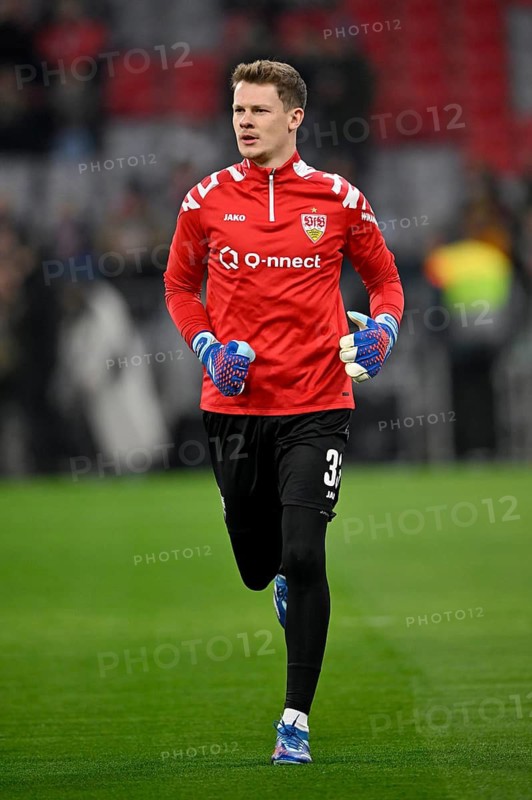 Goalkeeper Alexander Nübel VfB Stuttgart (33) portrait, warm-up, training, Allianz Arena, Munich, Bavaria, Germany