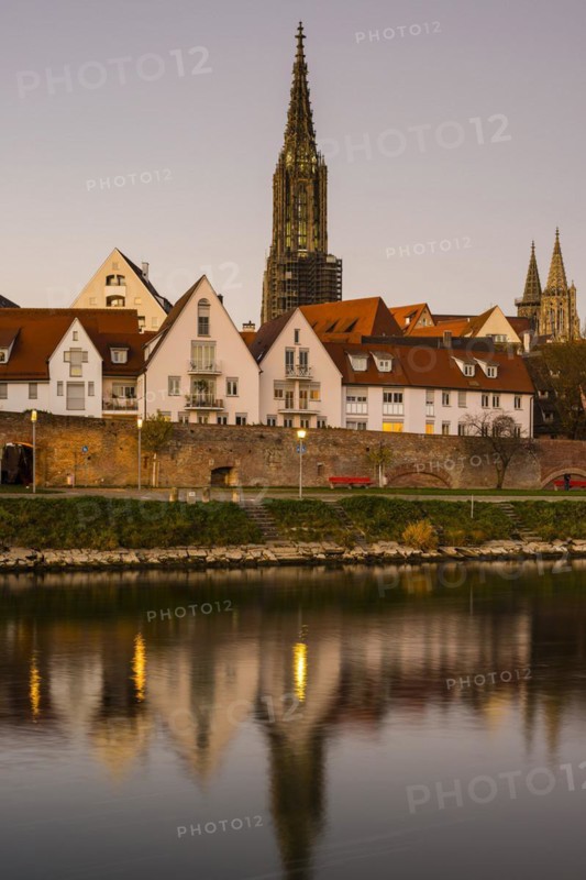 View from Neu-Ulm, Bavaria over the Danube to Ulm Minster, Ulm, Swabian Alb, Baden-Württemberg, Germany