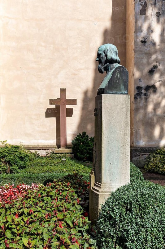 Grave of August Heinrich Hoffmann von Fallersleben, sculpture, cemetery, former Corvey Abbey and Castle, the Carolingian Westwork and the Civitas Corvey, Höxter, Germany