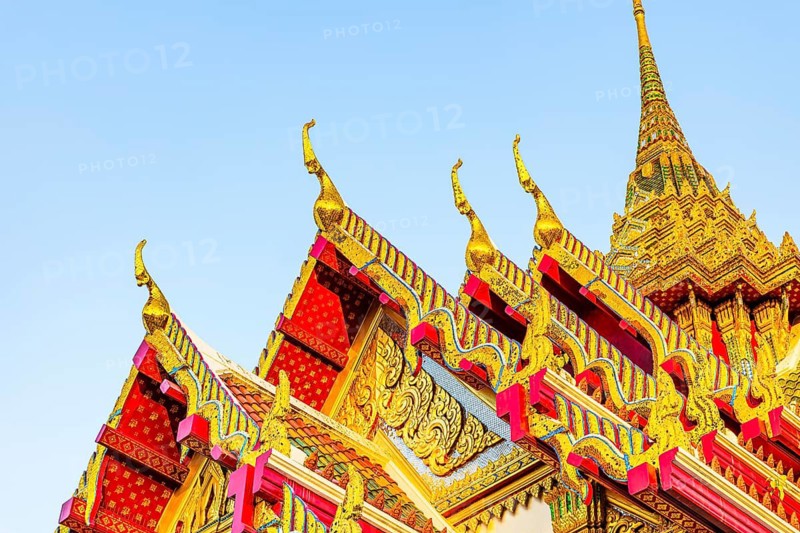 Wat Yannawa, Buddhist temple, overlapping roofs with curved chofas and Chedi temple tower, Bangkok, Thailand's metropolis, Thailand
