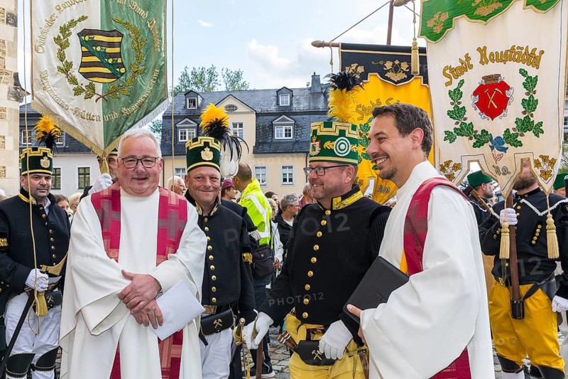 Bergstreit Day 2025 in Schneeberg, miners of all trades proudly wear their habit on this traditional day, Grand Mountain Parade arrived at St. Wolfgang Church in Schneeberg, Ore Mountains, Saxony, Germany