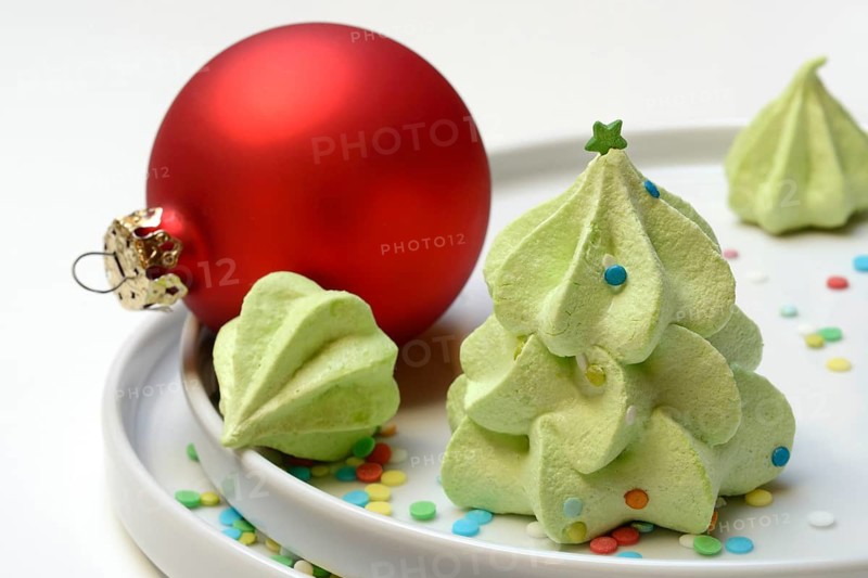 Meringue in the shape of a Christmas tree, Christmas cookies, meringue