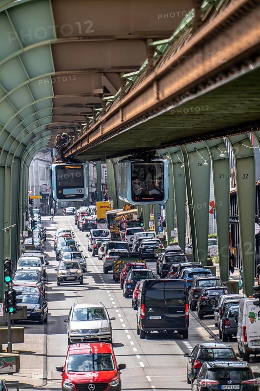 Train of the Wuppertal suspension railway runs along Kaiserstraße in the Wuppertal-Vohwinkel district, North Rhine-Westphalia, Germany